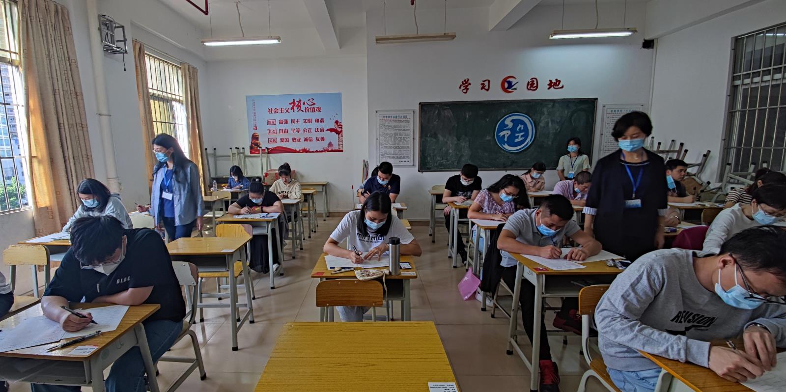 考试中.jpg
