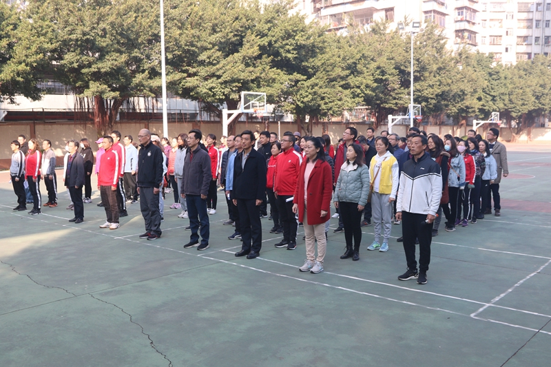 全体教职工奏唱国歌.jpg