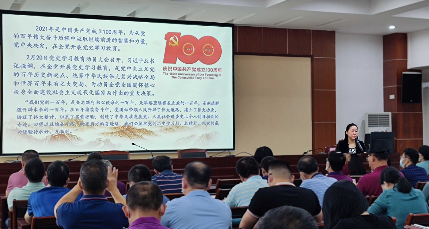 校长专题报告.jpg