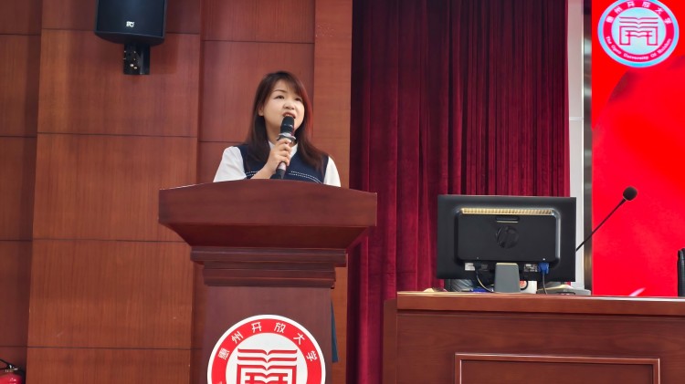 学生代表发言.jpg